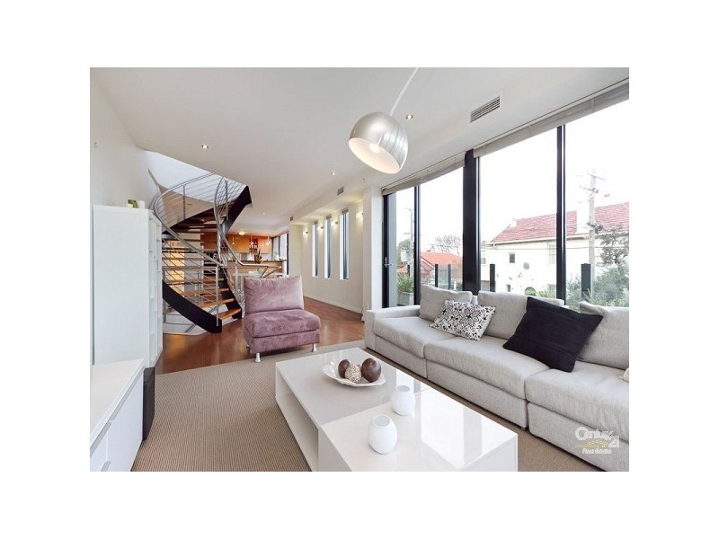 81 Ormond Esplanade, Elwood VIC 3184