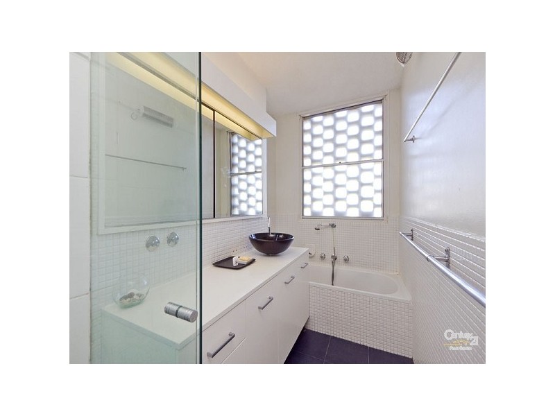 23/13 The Esplanade, St Kilda VIC 3182