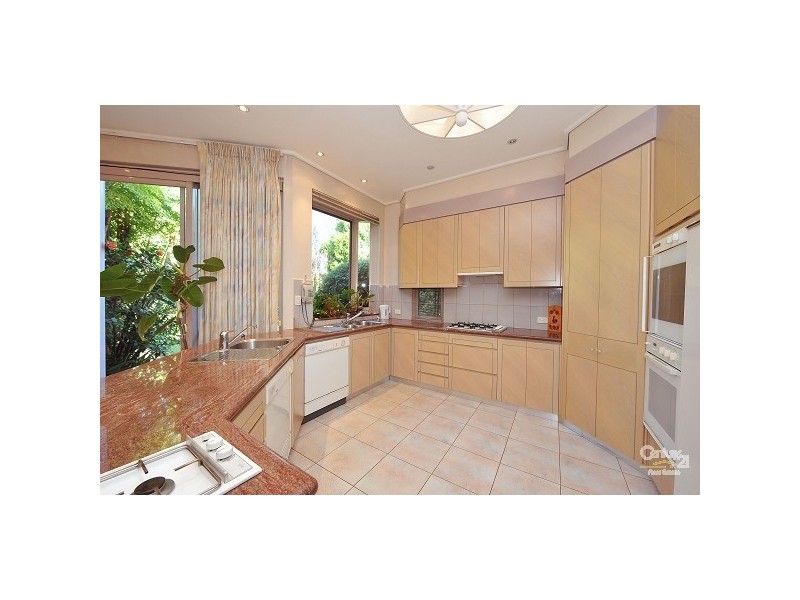 21 Denman Avenue, St Kilda East VIC 3183