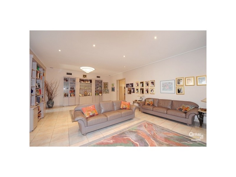 21 Denman Avenue, St Kilda East VIC 3183