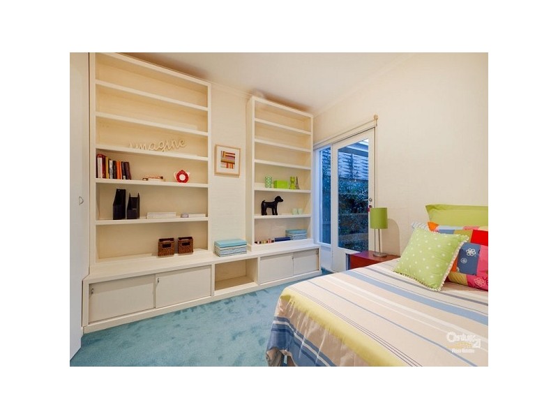 17 Fawkner Street, St Kilda VIC 3182