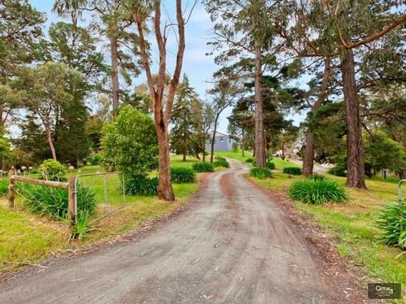 123  Holm Park Road, Beaconsfield VIC 3807