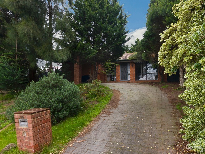 44 Michelle Dr, Hampton Park VIC 3976