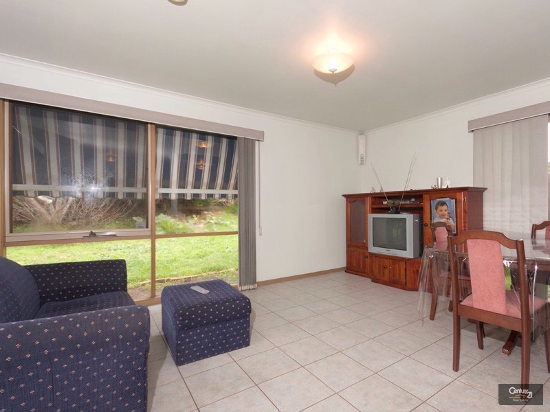 44 Michelle Dr, Hampton Park VIC 3976