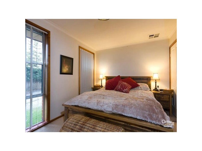 9 Hallam Road, Hampton Park VIC 3976