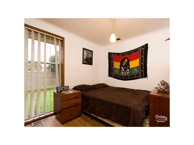 9 Hallam Road, Hampton Park VIC 3976