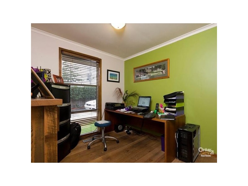 9 Hallam Road, Hampton Park VIC 3976