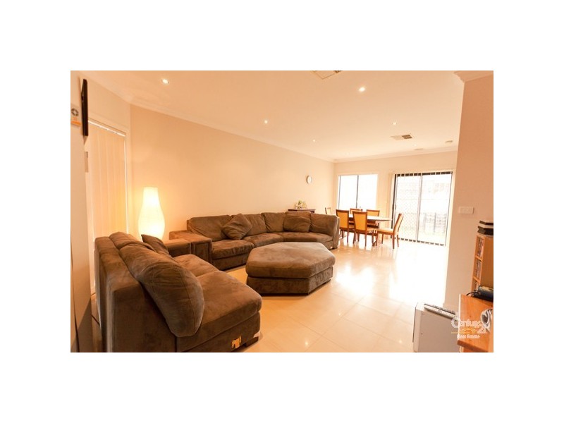 8A Kingsfield Crescent, Lynbrook VIC 3975