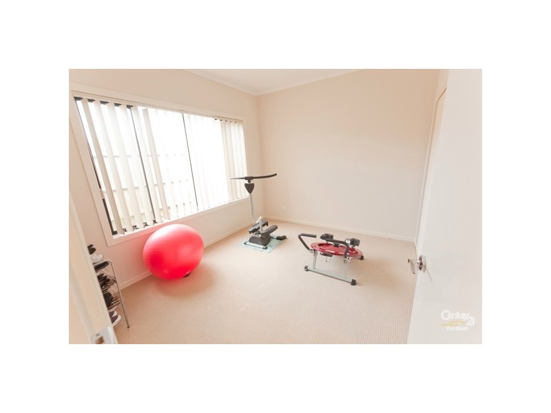 8A Kingsfield Crescent, Lynbrook VIC 3975