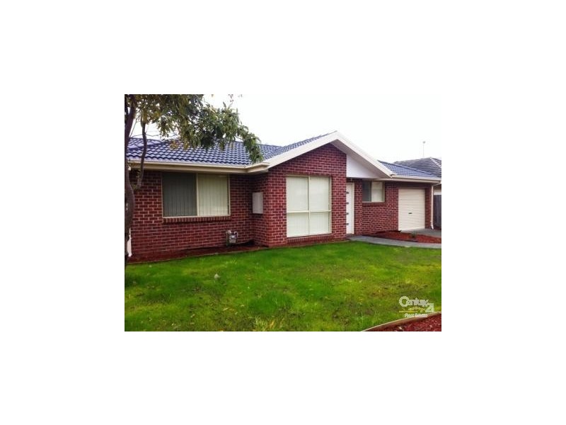 2/63 Cranbourne Drive, Cranbourne VIC 3977