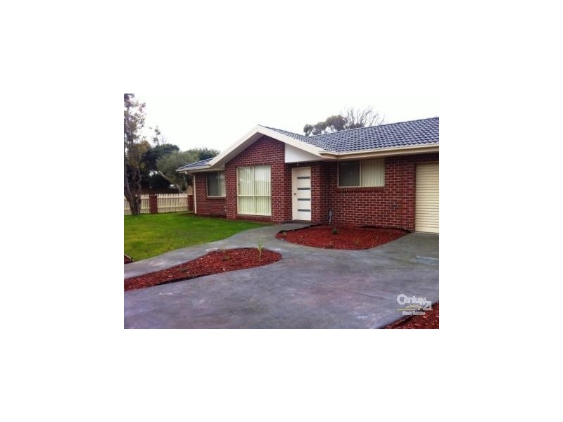 2/63 Cranbourne Drive, Cranbourne VIC 3977