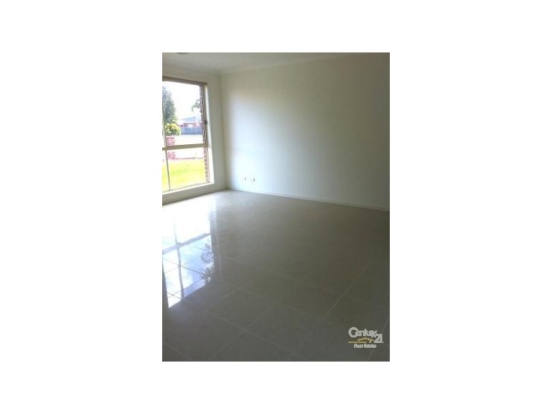 2/63 Cranbourne Drive, Cranbourne VIC 3977