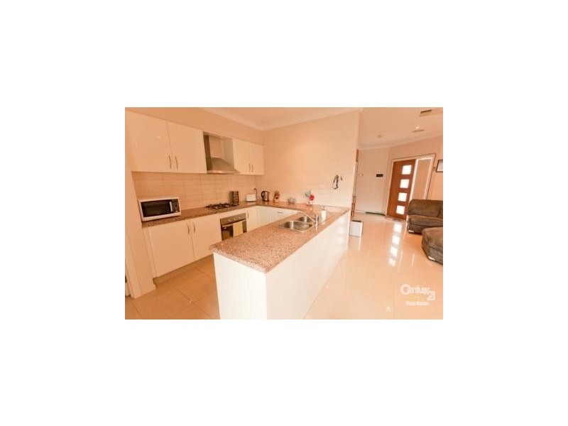 2/8 Kingsfield Cres, Lynbrook VIC 3975