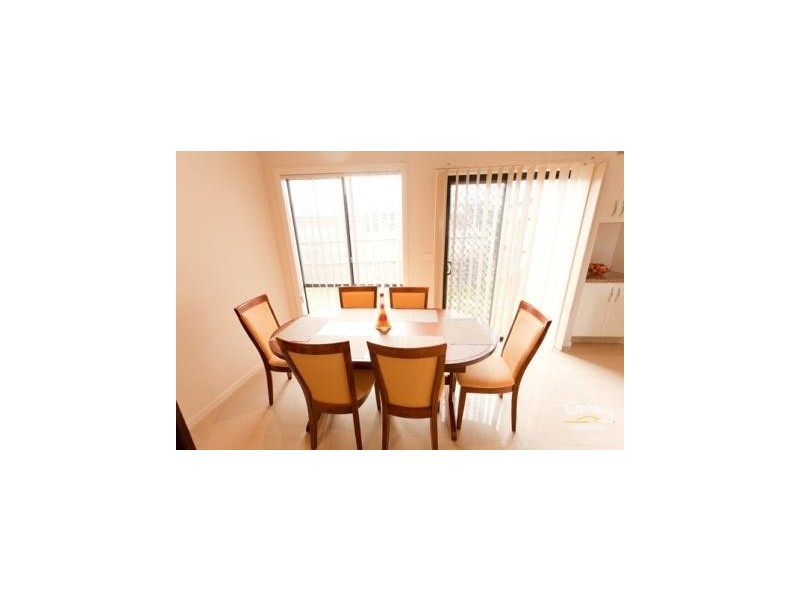 2/8 Kingsfield Cres, Lynbrook VIC 3975