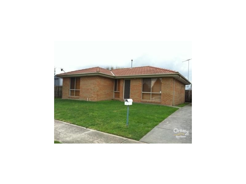 4 ELLINDALE CLOSE, Hampton Park VIC 3976