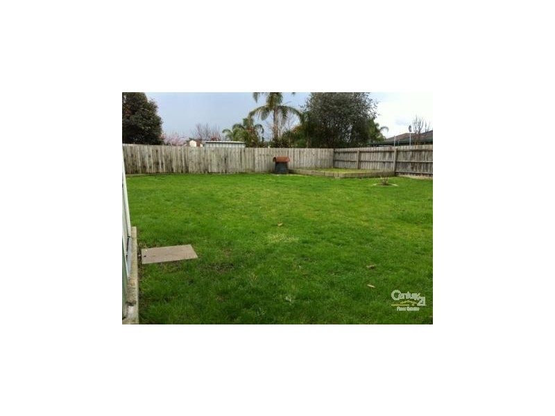 4 ELLINDALE CLOSE, Hampton Park VIC 3976