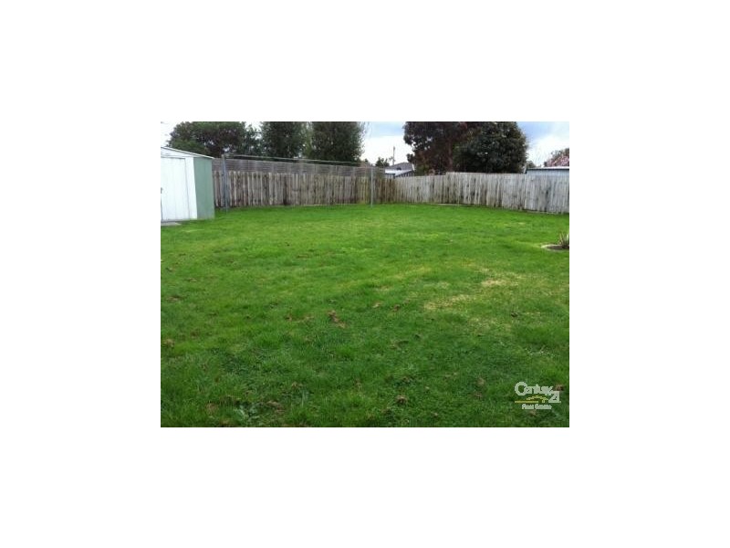 4 ELLINDALE CLOSE, Hampton Park VIC 3976