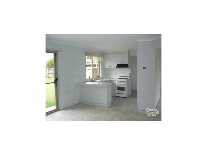 4 ELLINDALE CLOSE, Hampton Park VIC 3976