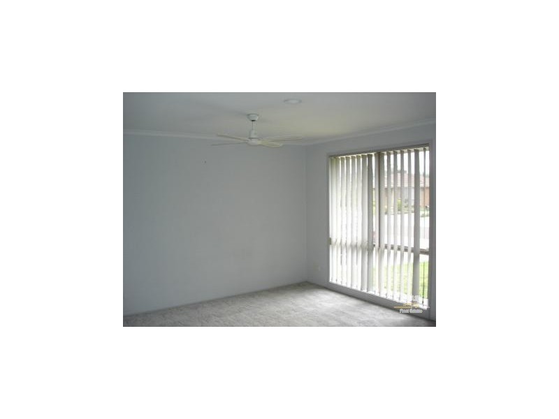 4 ELLINDALE CLOSE, Hampton Park VIC 3976