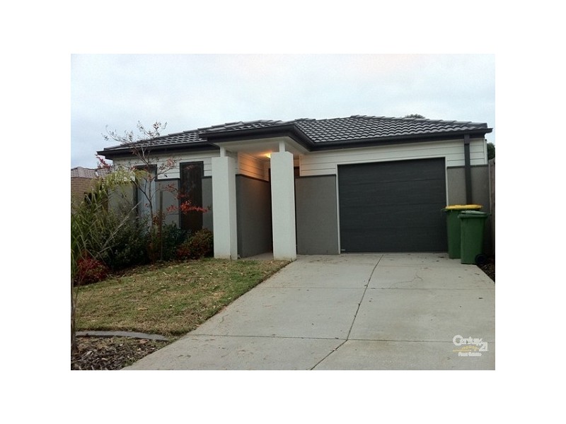 6 Versace Court, Pakenham VIC 3810