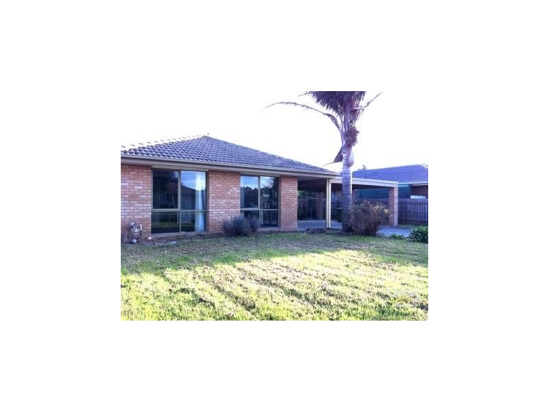 3 Adam Crt, Pakenham VIC 3810