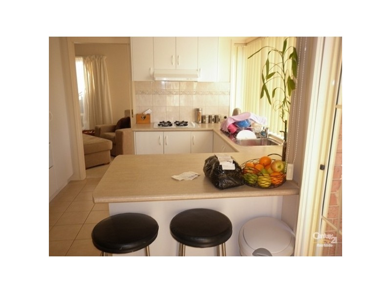 8 Parkside Mews, Cranbourne West VIC 3977