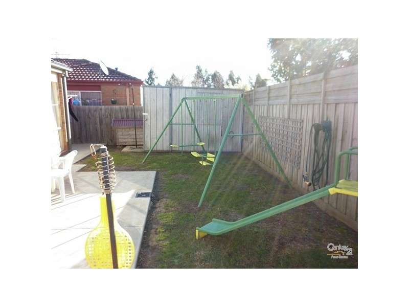 8 Parkside Mews, Cranbourne West VIC 3977