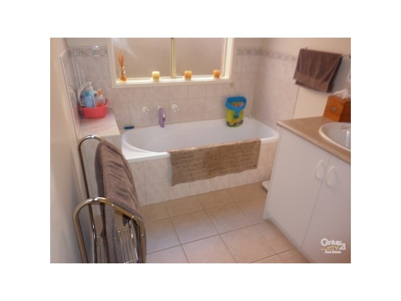 8 Parkside Mews, Cranbourne West VIC 3977