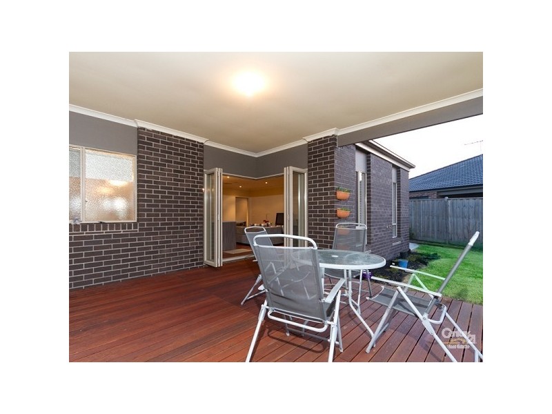 3 Bracken Place, Lyndhurst VIC 3975