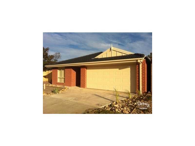 61 Melissa Way, Pakenham VIC 3810