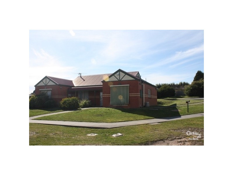 16 Amberley Park Drive, Narre Warren South VIC 3805