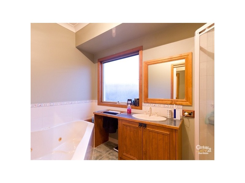 3 Silvertop Close, Lynbrook VIC 3975