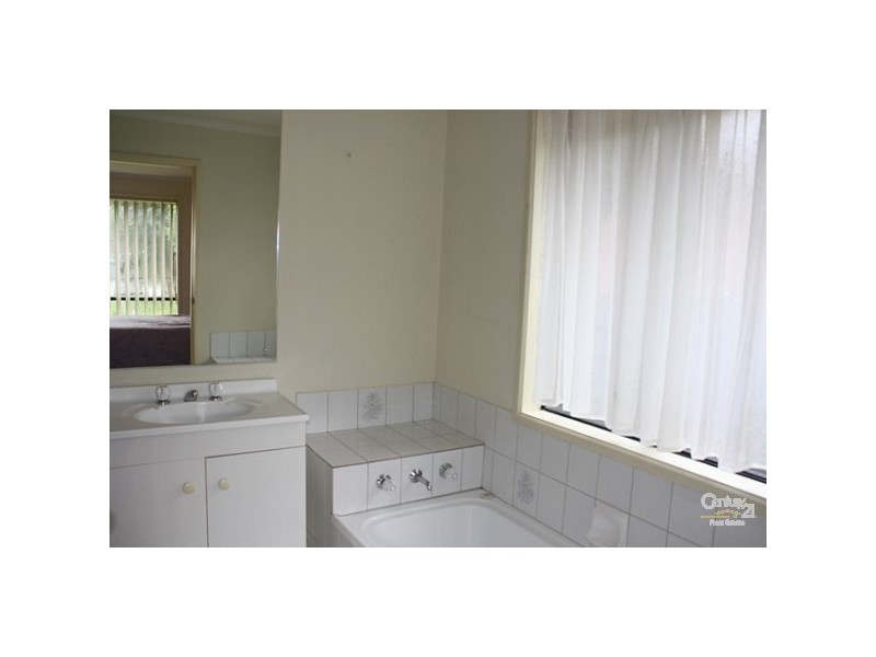 2 Bill Place, Hampton Park VIC 3976