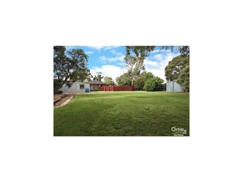 82 Endeavour Drive, Cranbourne North VIC 3977