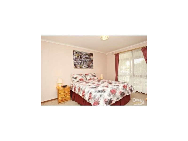 82 Endeavour Drive, Cranbourne North VIC 3977