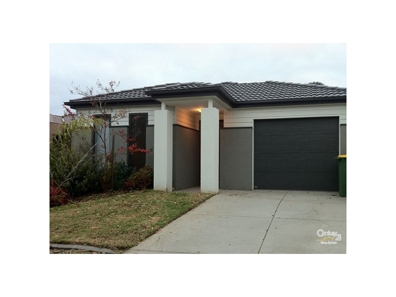 6 Versace Crt, Pakenham VIC 3810