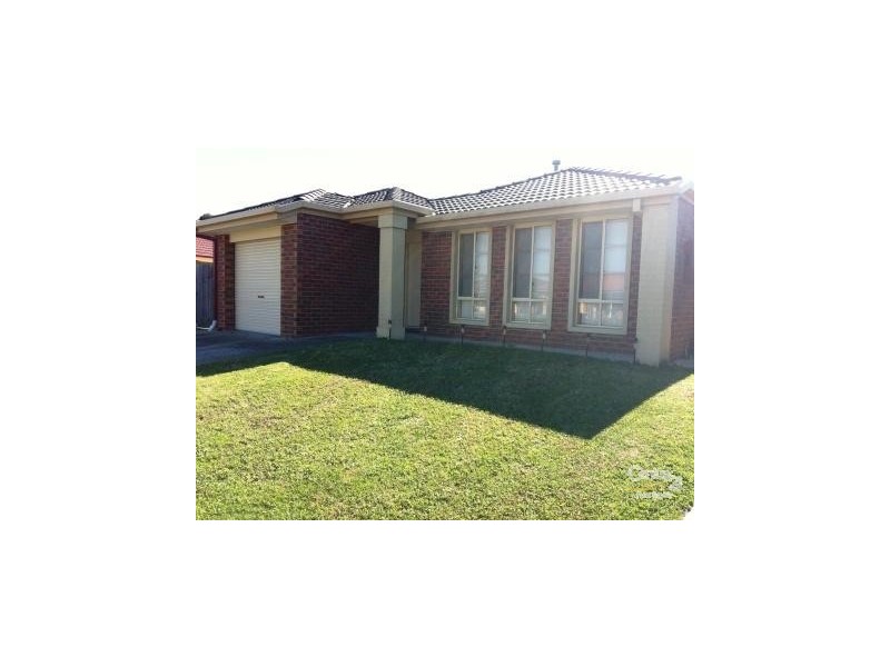 8 The Glade, Hampton Park VIC 3976