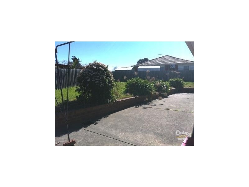 8 The Glade, Hampton Park VIC 3976