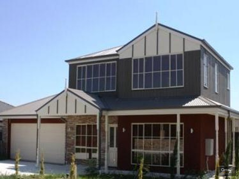 8 Lawrence Close, Pakenham VIC 3810