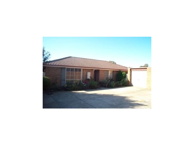 2/5 Princess Maria Place, Hampton Park VIC 3976