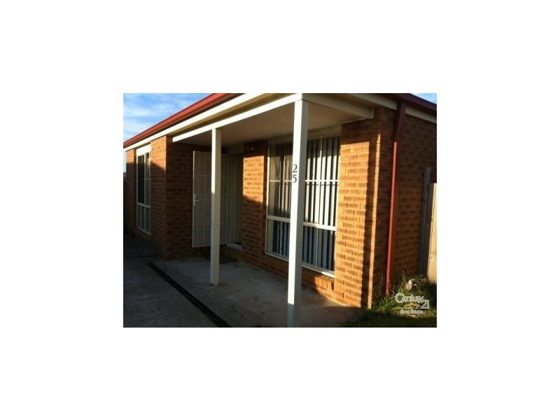 25 Glenora Way, Hampton Park VIC 3976