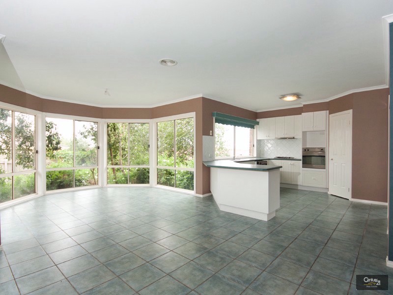 9 Parslow Crescent, Lynbrook VIC 3975