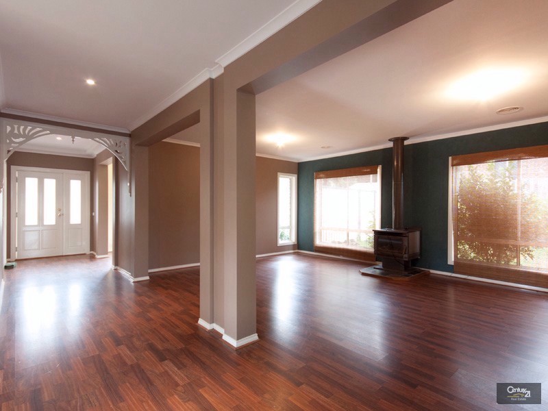 9 Parslow Crescent, Lynbrook VIC 3975