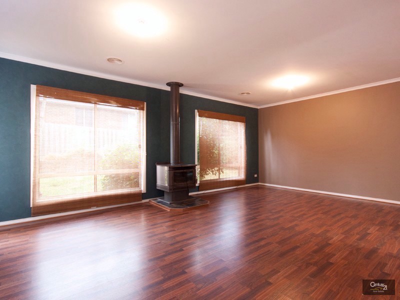 9 Parslow Crescent, Lynbrook VIC 3975