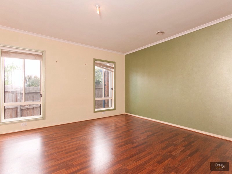 9 Parslow Crescent, Lynbrook VIC 3975