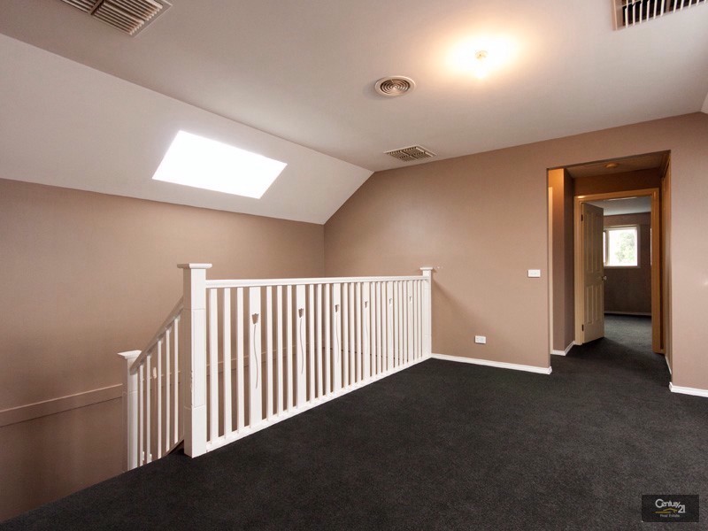 9 Parslow Crescent, Lynbrook VIC 3975