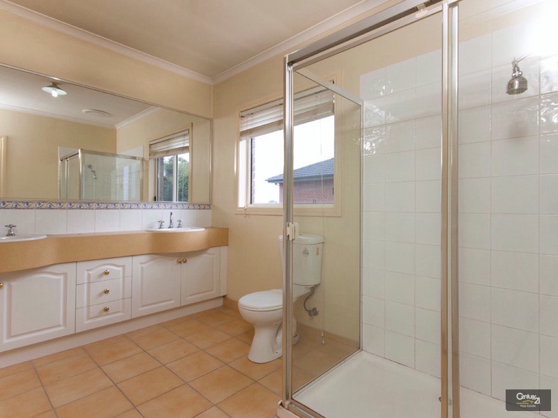 9 Parslow Crescent, Lynbrook VIC 3975