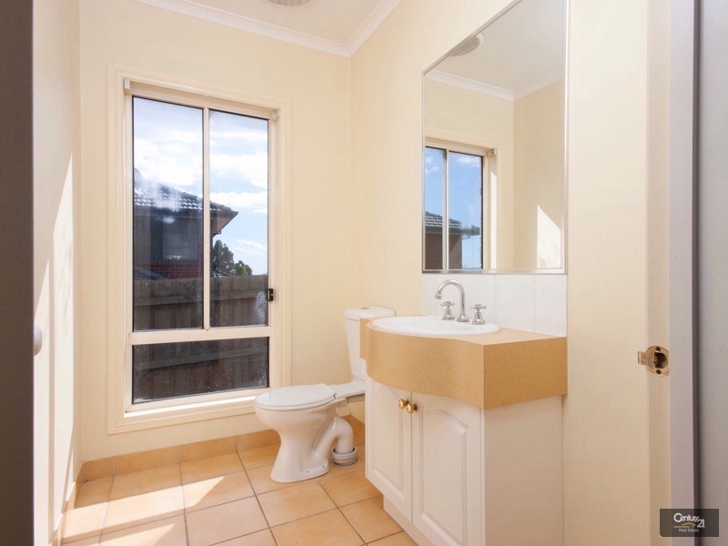 9 Parslow Crescent, Lynbrook VIC 3975