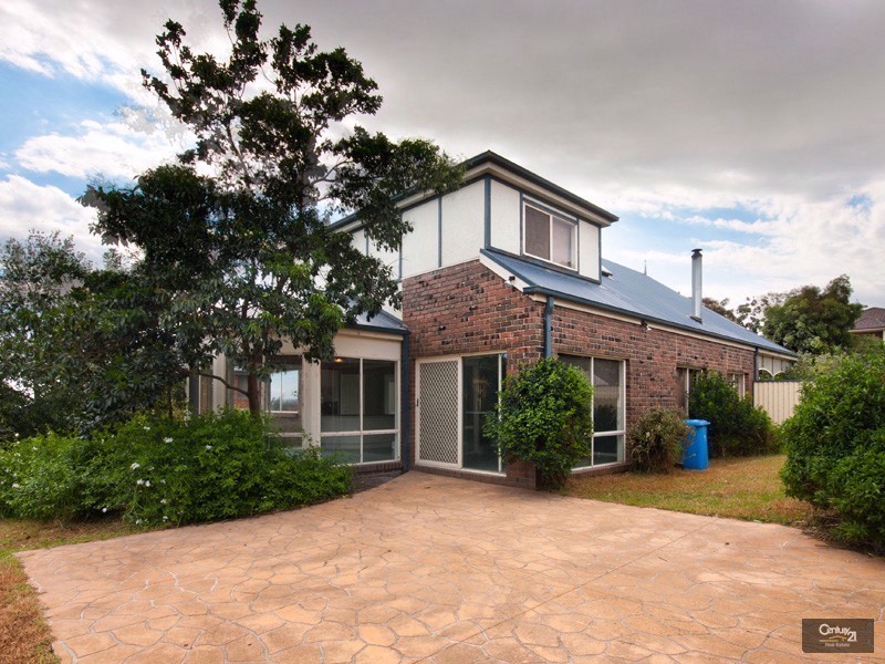 9 Parslow Crescent, Lynbrook VIC 3975