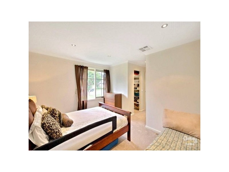 13 Fountain Drive, Narre Warren VIC 3805